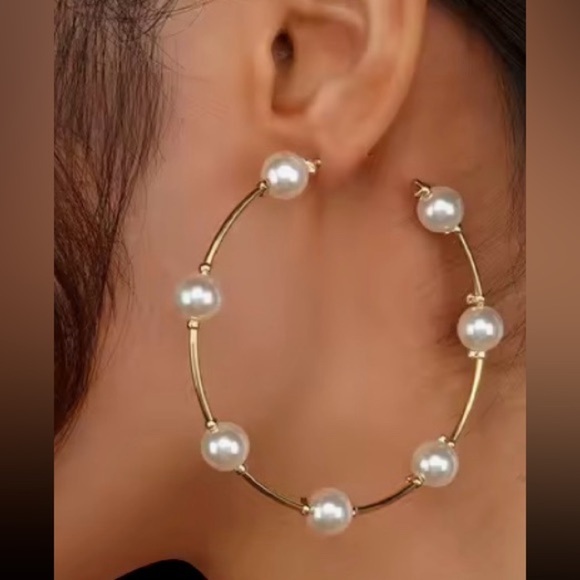Affordable Fashion Finds Jewelry - Faux pearl fashion Circle hoops earrings